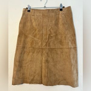 Gorgeous size 8 Isaac Mizrahi for Target fully lined beige suede skirt ❤️